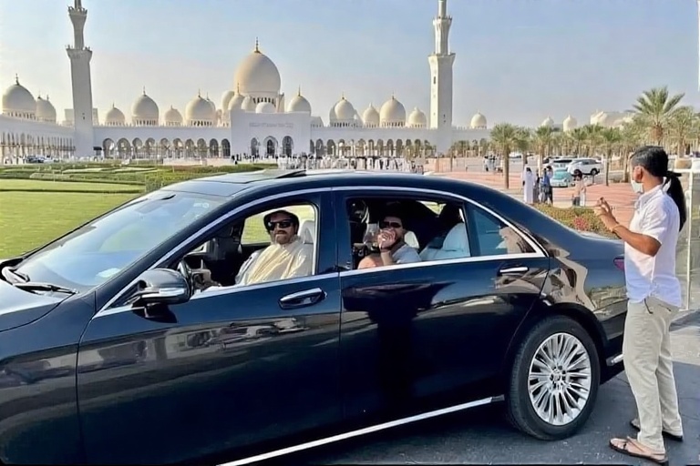 Private guided Abu Dhabi tour in a luxury car with tourists outside Sheikh Zayed Mosque